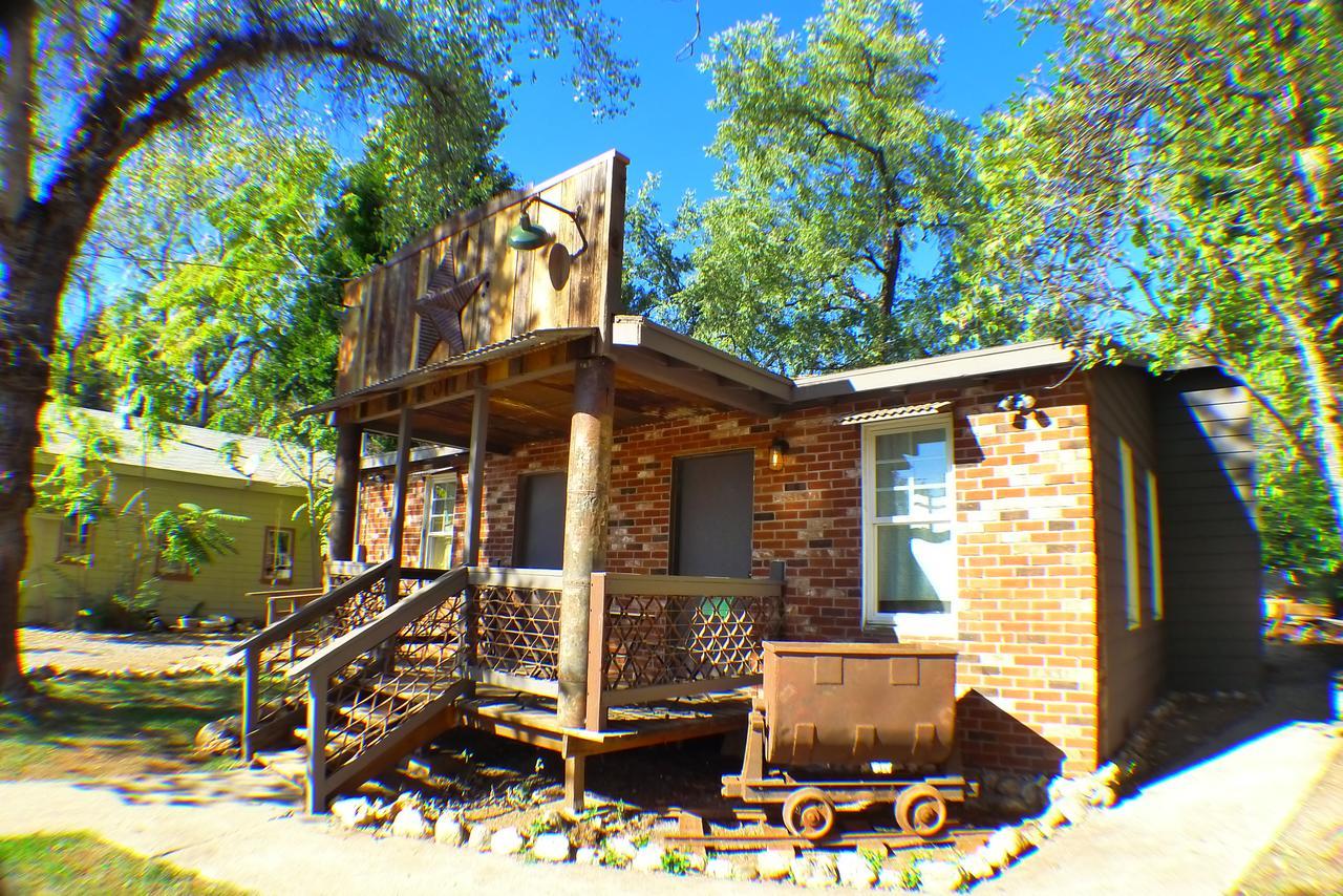 Miner'S Camp Motel Foresthill ภายนอก รูปภาพ