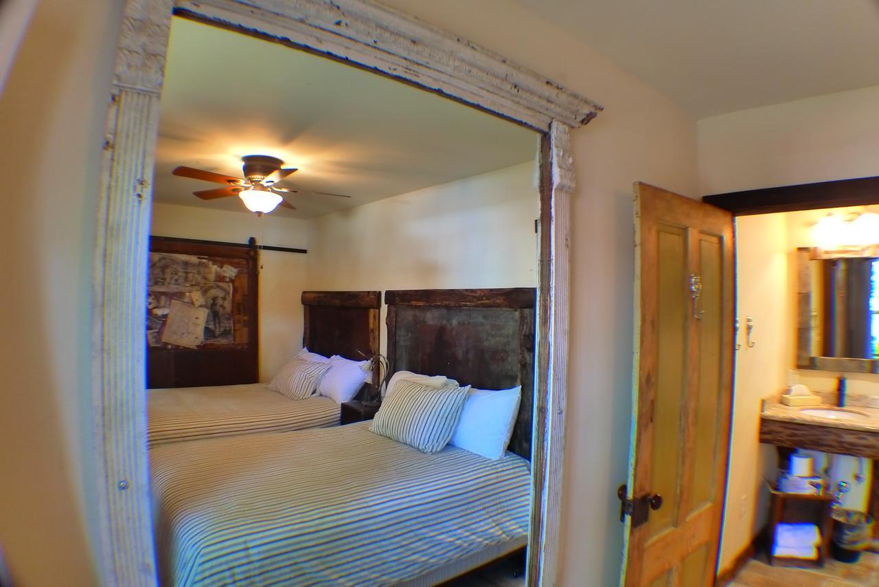 Miner'S Camp Motel Foresthill ภายนอก รูปภาพ
