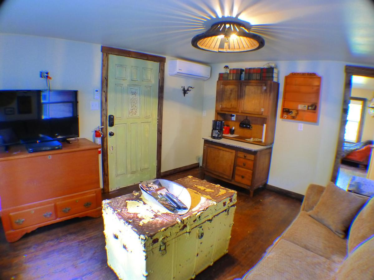Miner'S Camp Motel Foresthill ภายนอก รูปภาพ