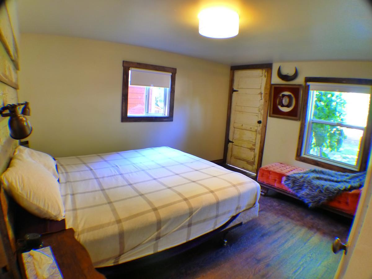 Miner'S Camp Motel Foresthill ภายนอก รูปภาพ