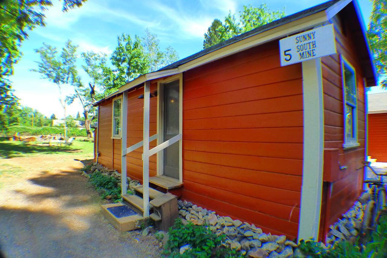 Miner'S Camp Motel Foresthill ภายนอก รูปภาพ