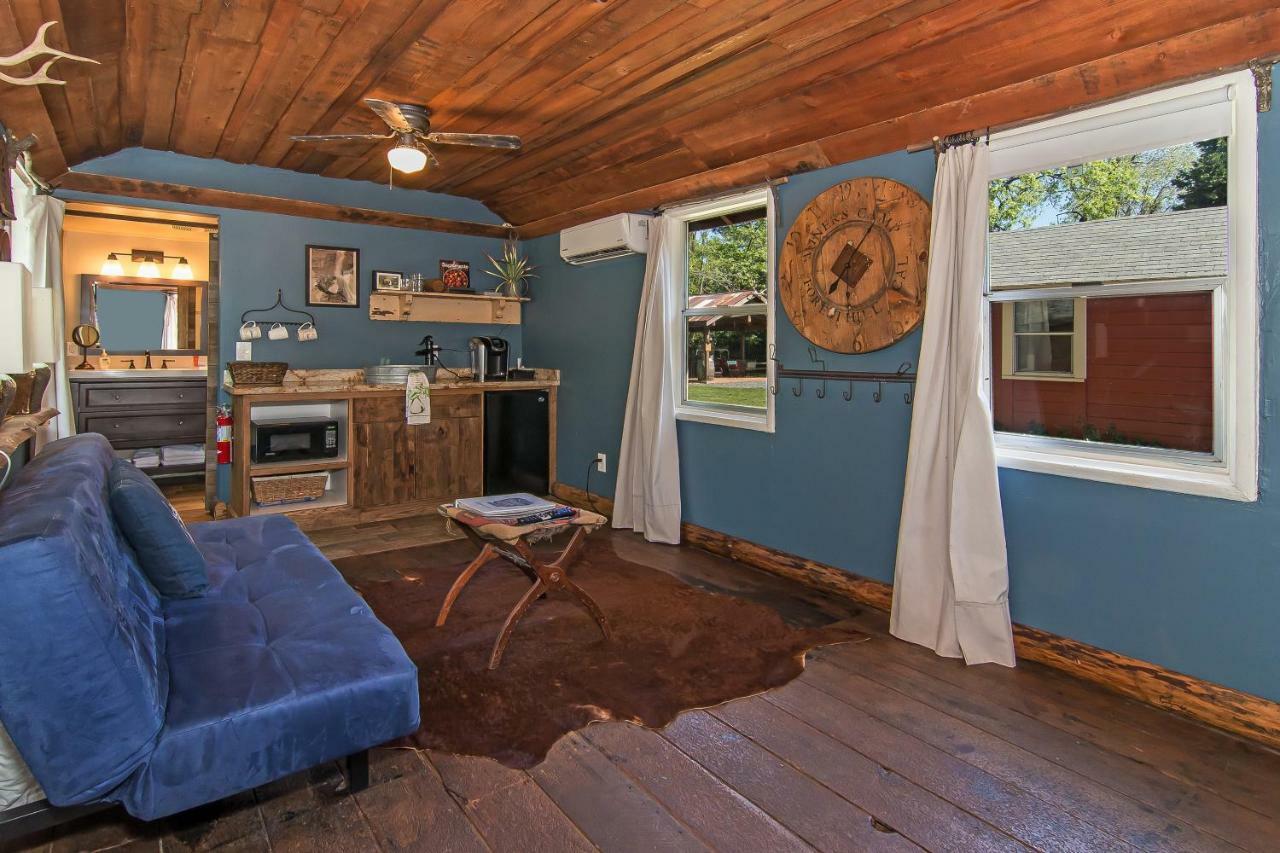 Miner'S Camp Motel Foresthill ภายนอก รูปภาพ