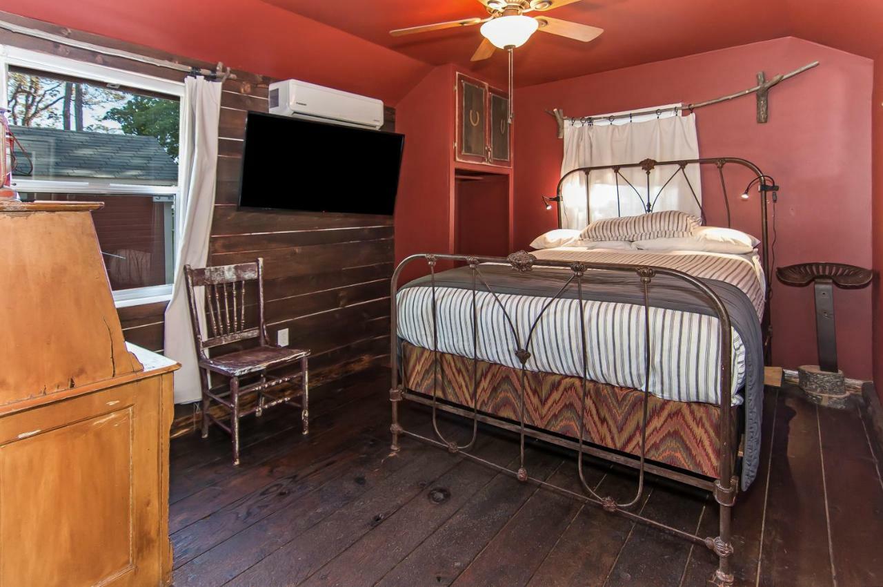 Miner'S Camp Motel Foresthill ภายนอก รูปภาพ