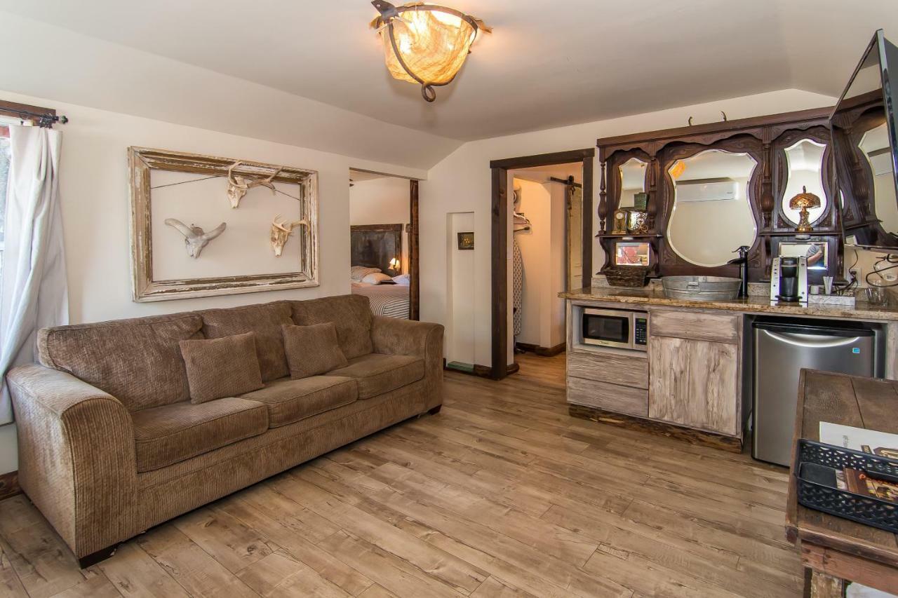 Miner'S Camp Motel Foresthill ภายนอก รูปภาพ