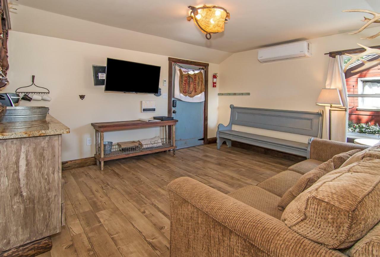 Miner'S Camp Motel Foresthill ภายนอก รูปภาพ