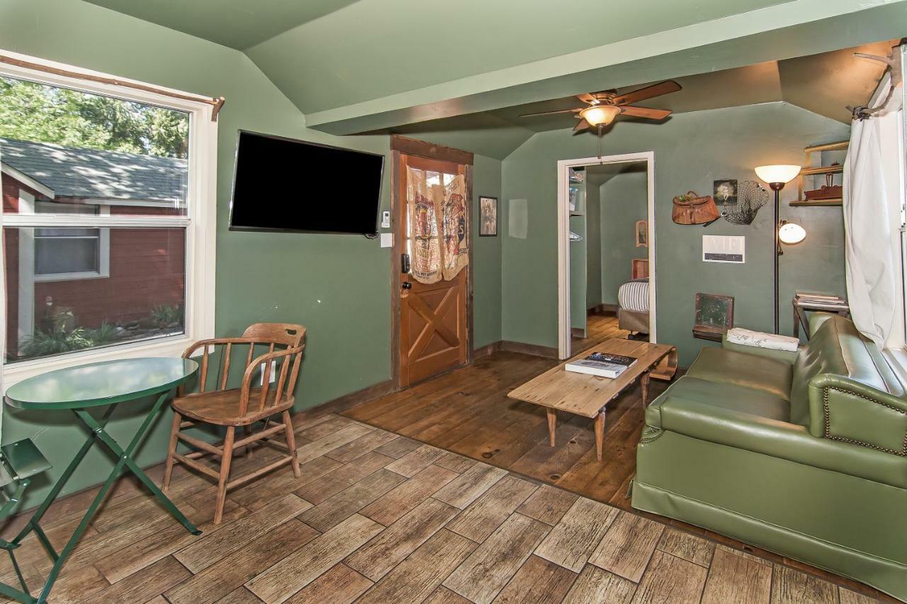 Miner'S Camp Motel Foresthill ภายนอก รูปภาพ